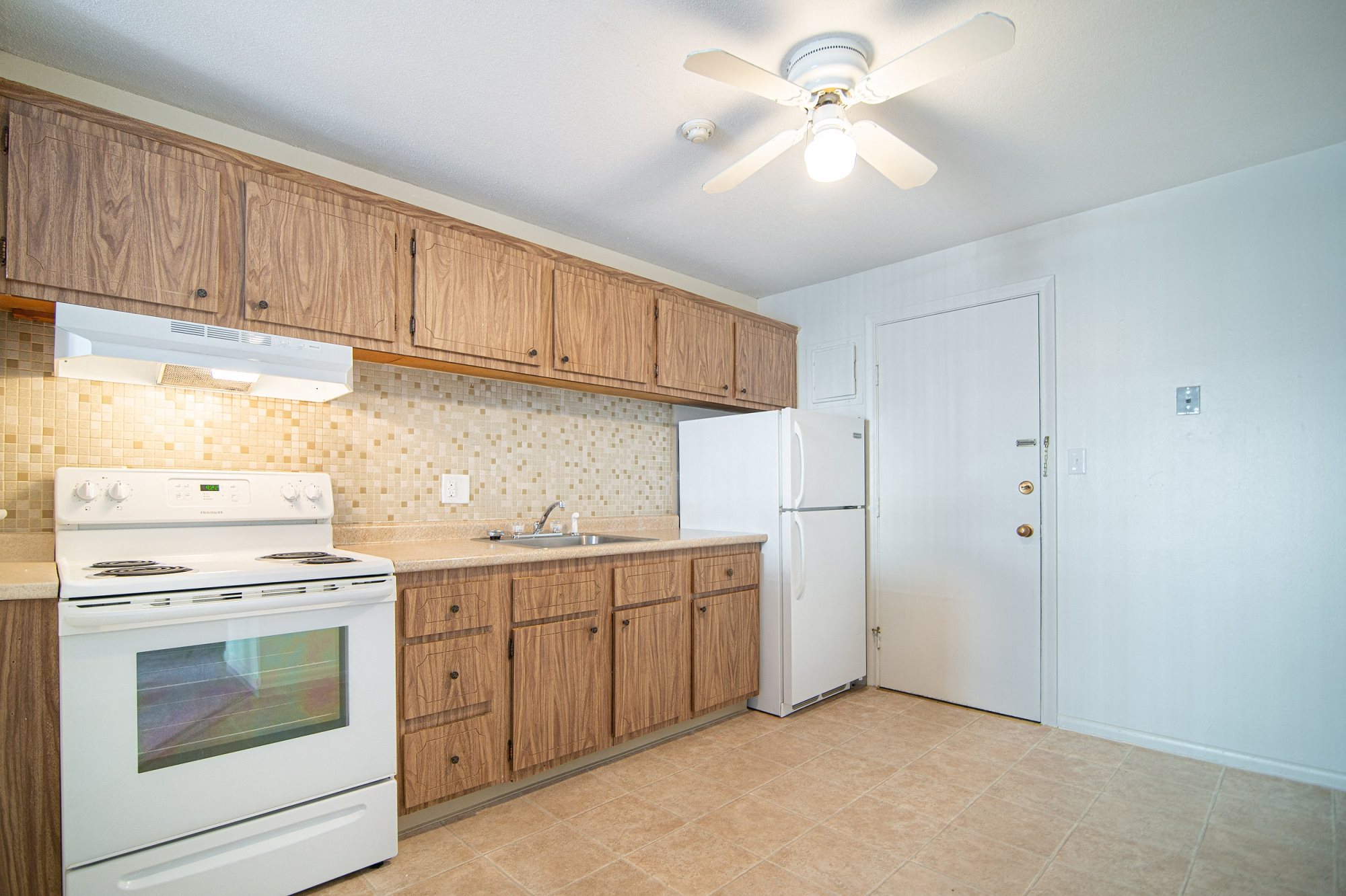 Brettonwood Estates - Kitchen - Apartments in Lowell, MA